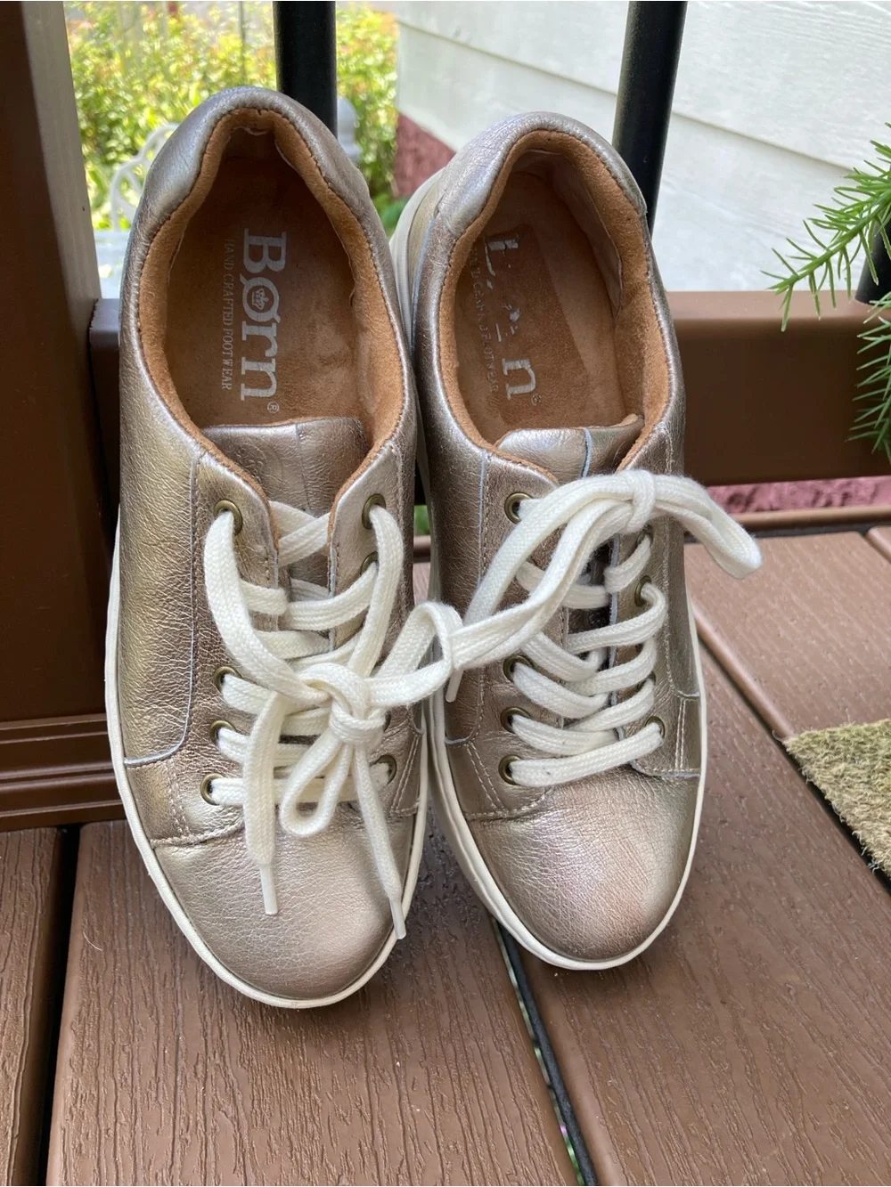 Born Size 7M Mira gold leather platform sneakers